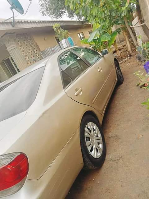 A picture of Camry 06