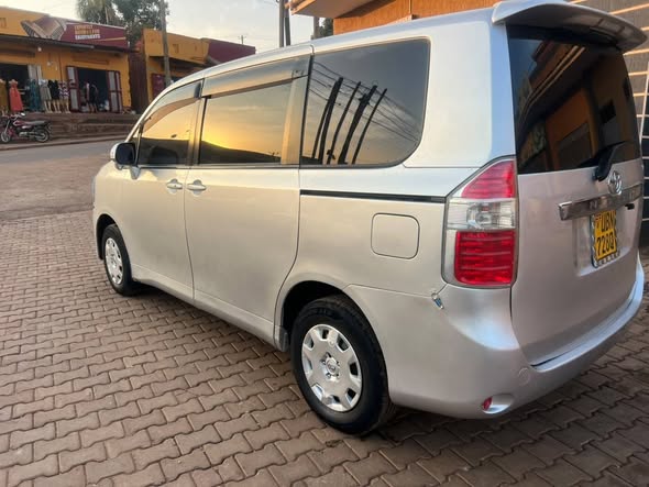 A picture of Toyota Noah 29m money needed
