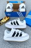 A picture of Sneakers 