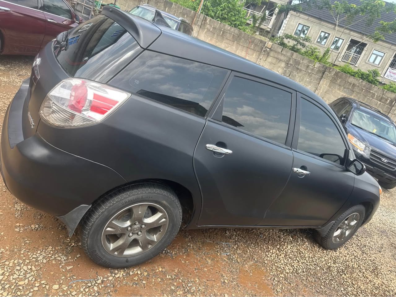 A picture of Toyota matrix 2005 with very good body f