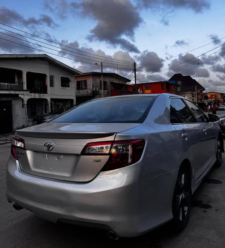 A picture of Toyota Camry 2012 13 SE