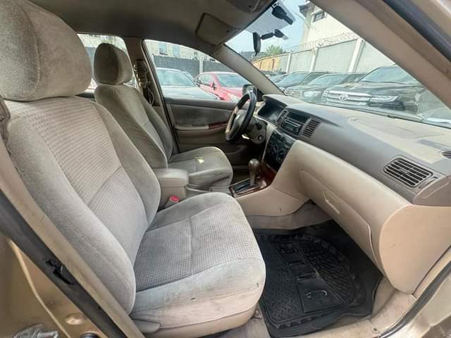 A picture of 2006 Toyota Corolla LE with tapping engine