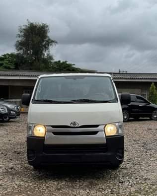 A picture of TOYOTA HIACE
