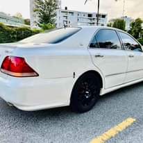 A picture of TOYOTA CROWN