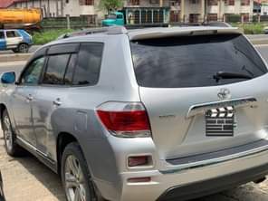 A picture of 2011 Toyota Highlander upgraded to 2015 face very sound and