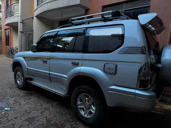 A picture of 35m Land cruiser TZ Diesel 1kz FE new tyres Ac