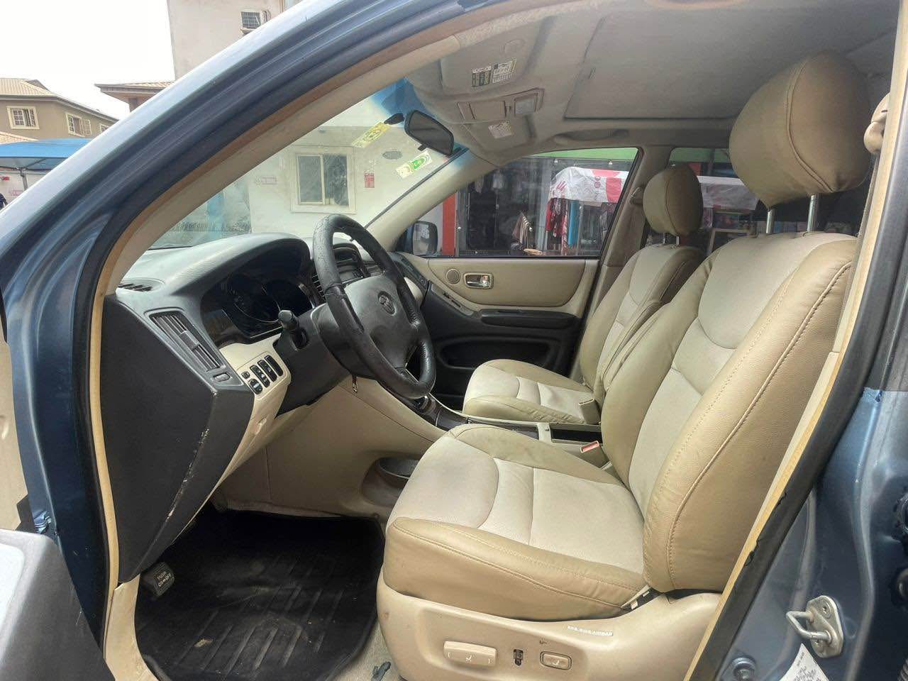 A picture of Toyota Highlander 04