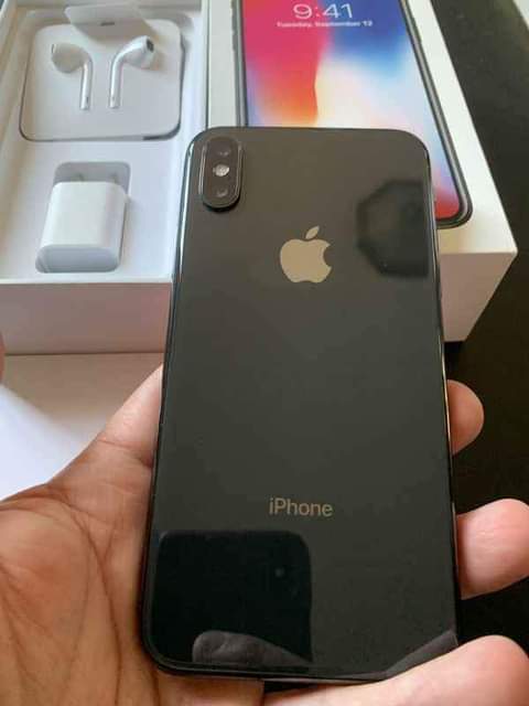 A picture of Iphone X
