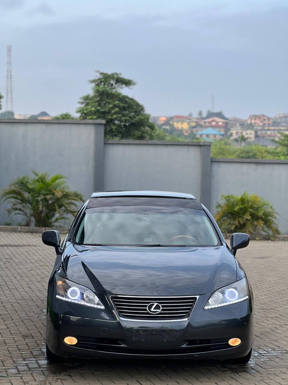 A picture of 2009 ES350. 13.8m