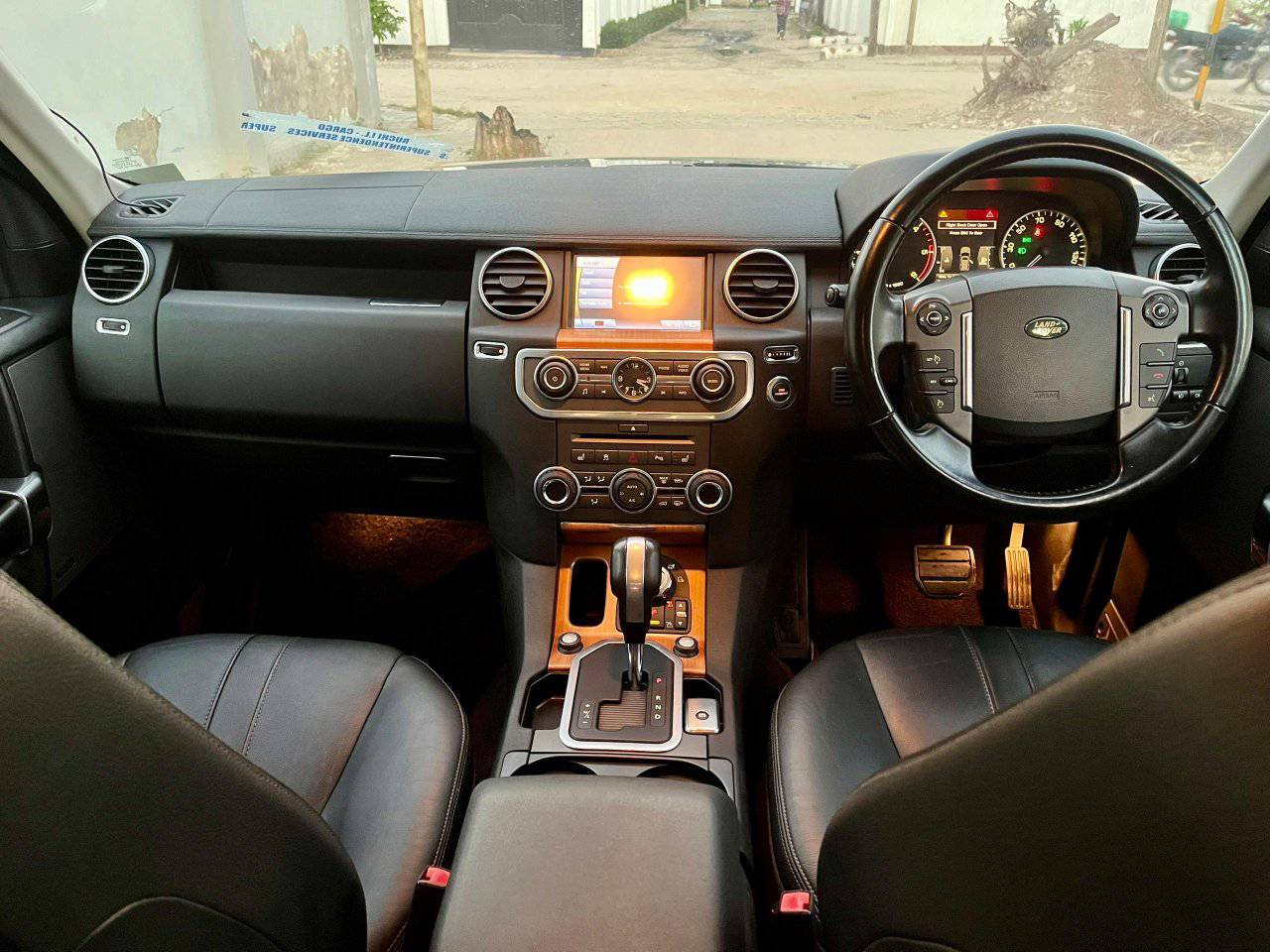 A picture of LANDROVER DISCOVERY 4