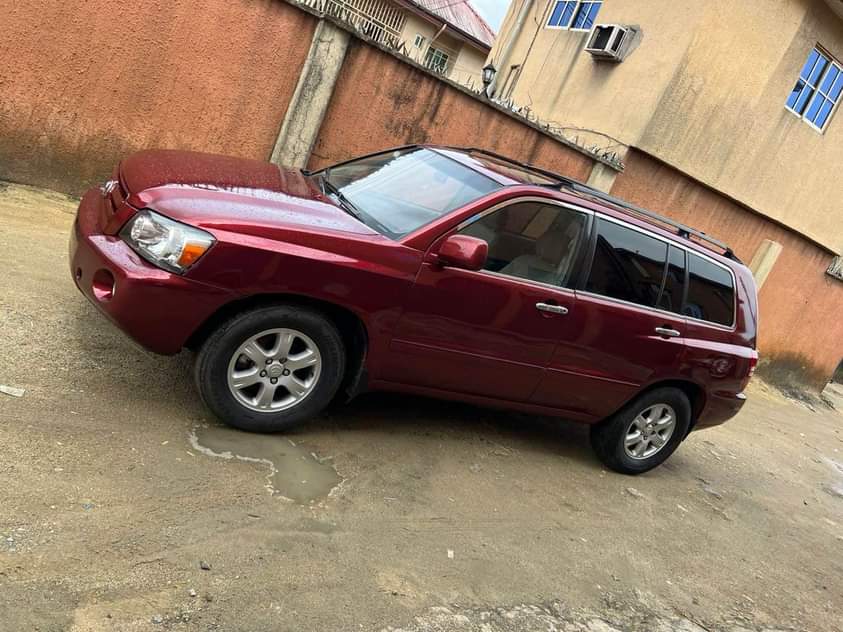 A picture of Neatly used and well maintained Toyota Highlander in good working