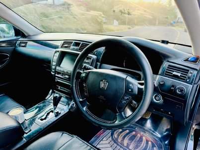 A picture of TOYOTA CROWN ATHELETE