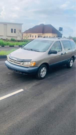 A picture of Sienna 2000 model