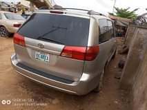 A picture of Super clean 2004 model Sienna with chilling Ac The only