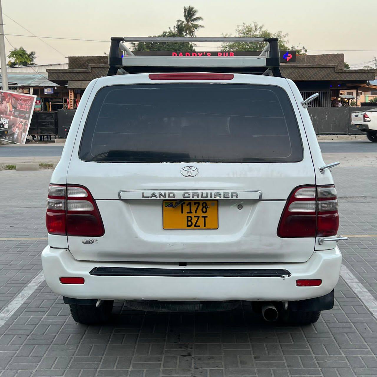 A picture of Land cruiser Amazon