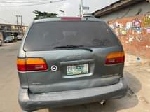 A picture of 2001 TOYOTA SIENNA LE
