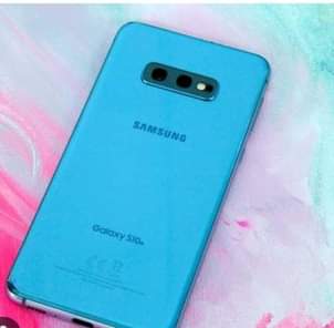 A picture of Samsung Galaxy S10E
