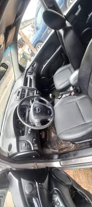 A picture of Kia Sportage 2009. Engine gear and AC untouched .