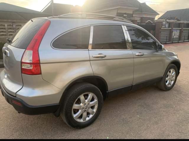 A picture of Very clean 2008 Honda CR V Notning to fix Car