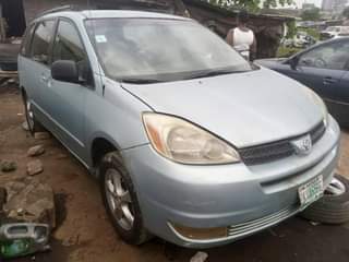 A picture of 2004 Toyota Sienna in very good condition excellent gear transmission