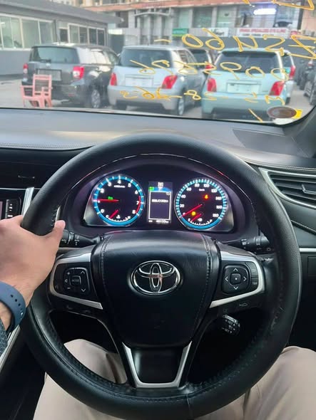 A picture of Toyota harrier 2016 premium package with Sunroof for sale