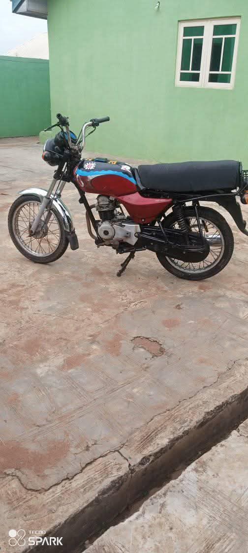 A picture of 2022 Bajaj boxer