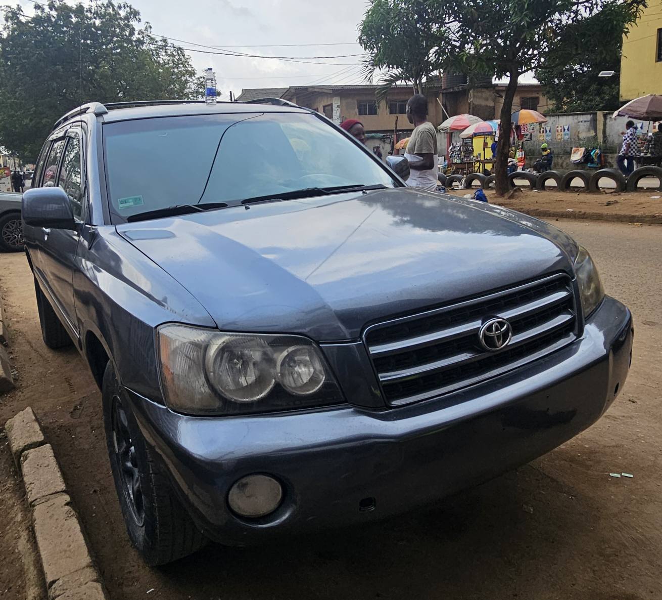 A picture of 2004 TOYOTA HIGHLANDER