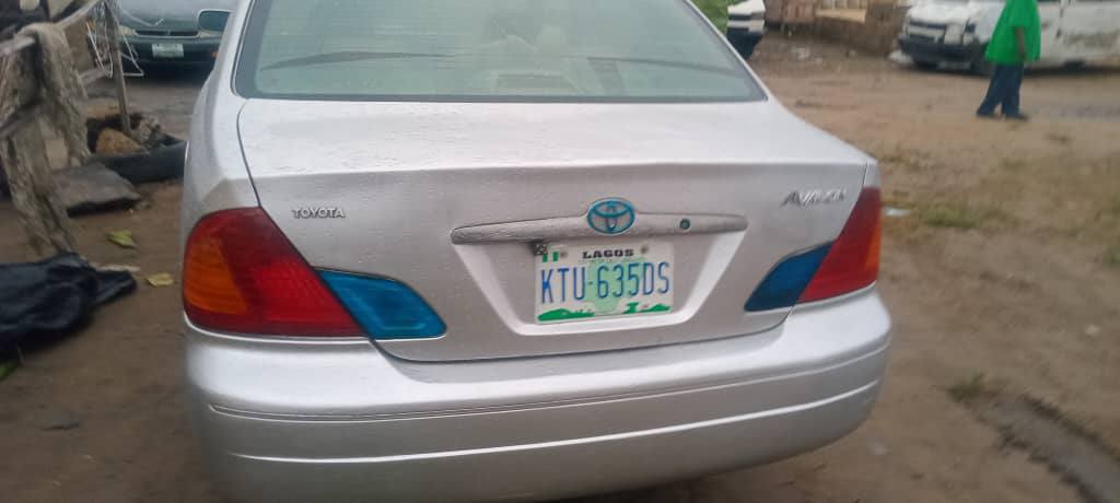 A picture of Toyota Avalon 08123451380