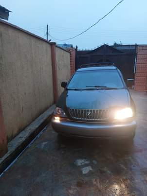 A picture of 2001 lexus