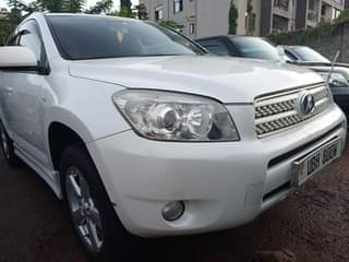 A picture of Toyota Corolla Rav4