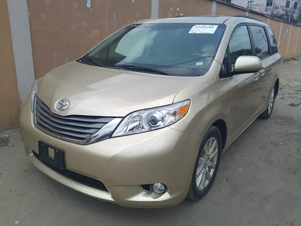 A picture of 2012 Toyota sienna Price 18m Location Amuwo odofin Lagos 07030746449