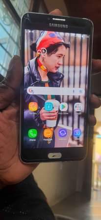 A picture of Samsung c7
