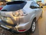 A picture of RX 330 2005 model