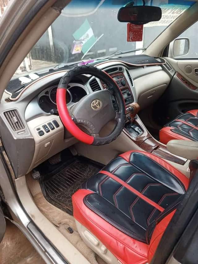 A picture of A sweet deal 2004 05 Toyota highlander 4wheel drive sweet