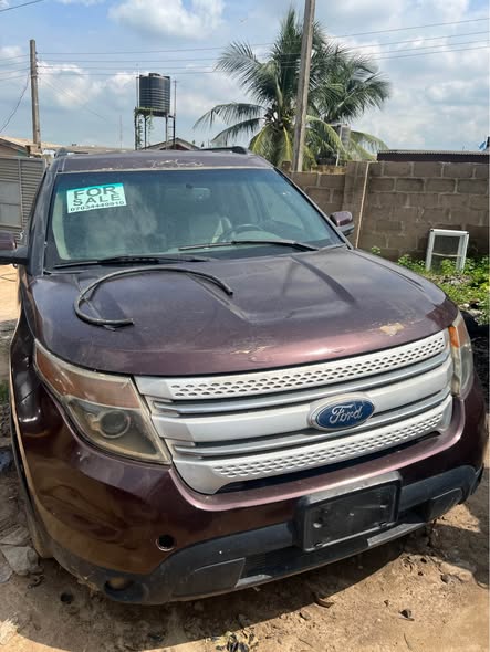 A picture of Ford explorer 2012