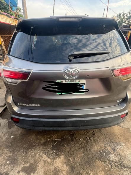 A picture of Registered Toyota Highlander 2016 model First body pan Engine Gear