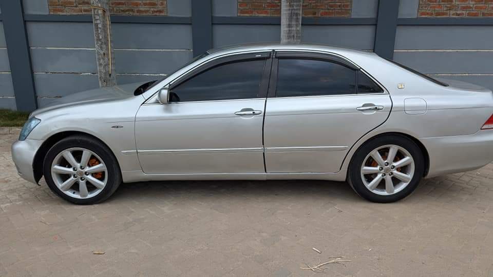 A picture of Toyota crown Kali