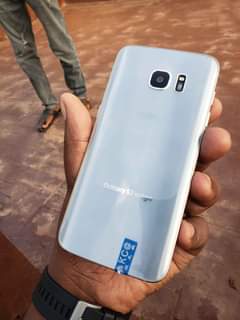 A picture of S7edge Samsung galaxy 280 000