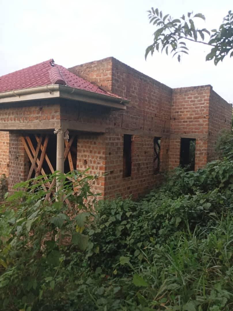 A picture of Shell house for sale on 12 decimals at 57M with