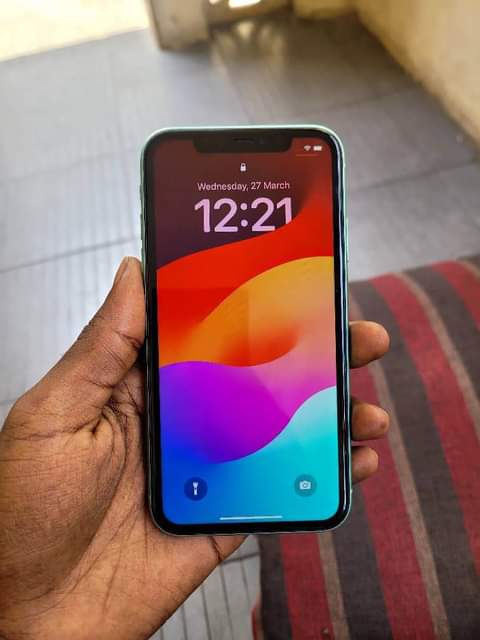 A picture of iPhone 11 Plain 128GB bei 620 000 0692853914 Face ID