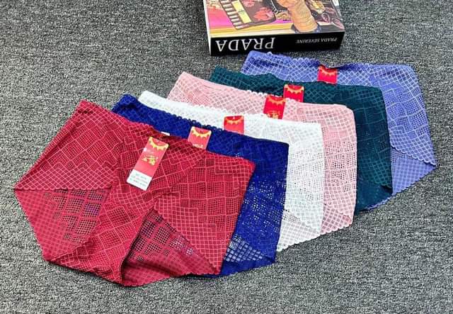 A picture of Plus size lace knickers