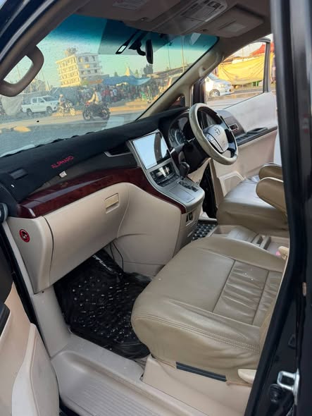 A picture of Toyota vellfire