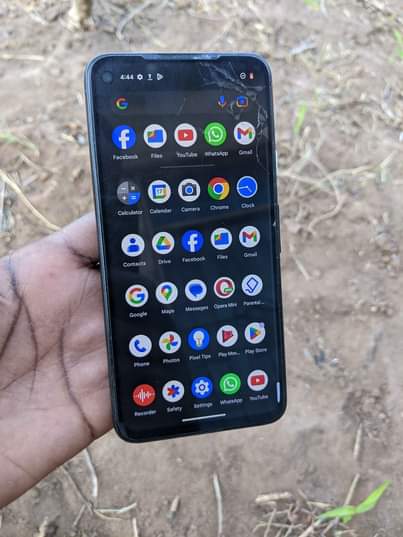 A picture of Google pixel 4a gb128 ram6 net4g krek kdg 0686820249