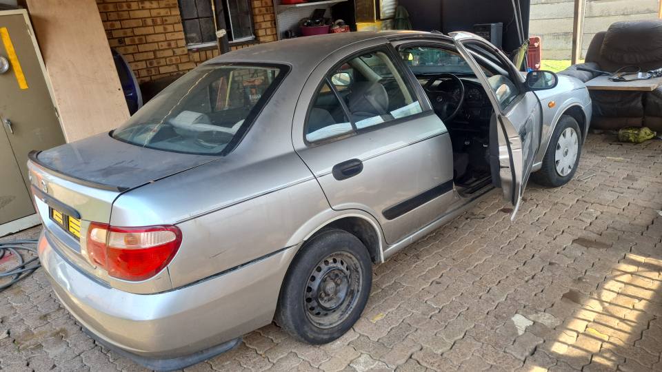 nissan almera