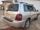 A picture of Toyota highlander 2004 3ROWS SEATER Foreign used Tokunbo Accident free