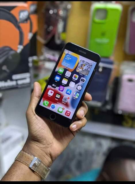 A picture of Iphone 7 plus 128gb 195 000