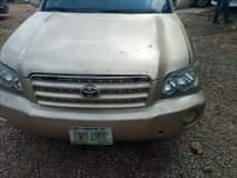 A picture of Massive distress sale of Toyota Highlander 03 model with good