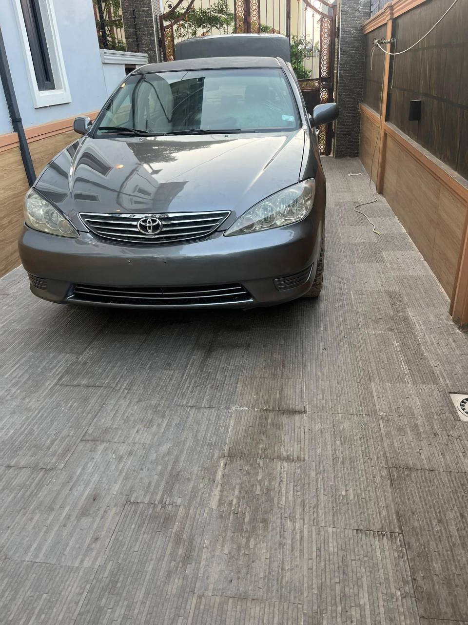 A picture of Awoof super fantastic Toyota Camry 06 with extremely untouched silent