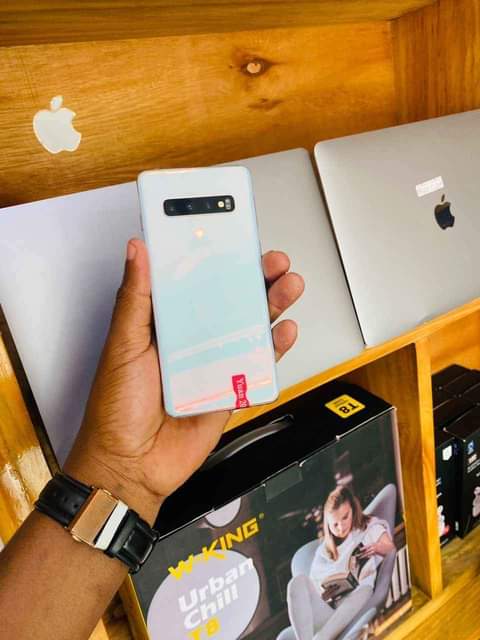 A picture of SAMSUNG GALAXY S10 290 000