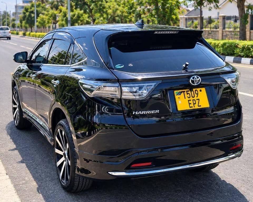 A picture of TOYOTA HARRIER ANAKONDA